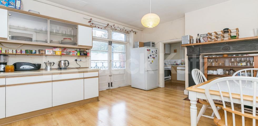 			NEW INSTRUCTION!, 3 Bedroom, 1 bath, 1 reception Flat			 Linden Mansions, Hornsey Lane, Highgate